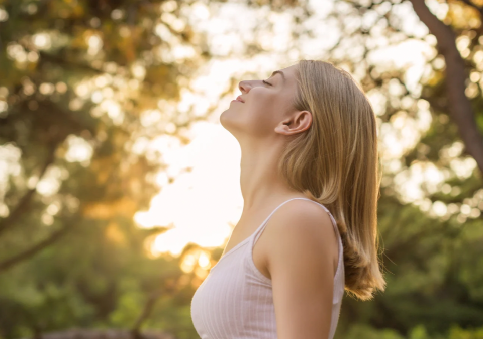 une femme au soleil
